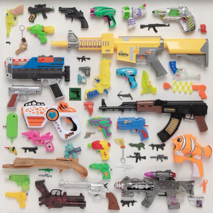 אוסף האקדחים והרובים שלי, עבודה של טל צצקס-טנא