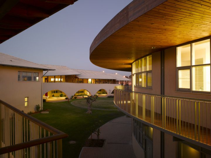 בית הספר הבינלאומי האמריקאי בשיתוף אדריכל חיים דותן