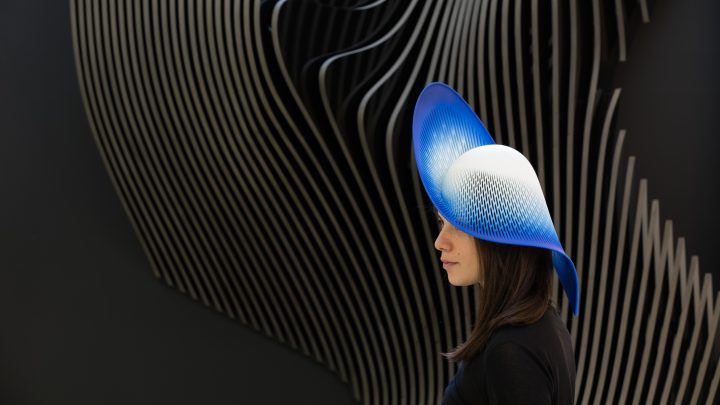 כובע של זאהה חדיד אדריכלים