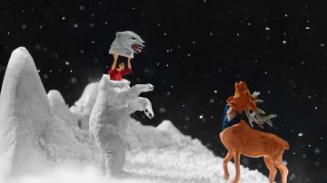 המציאות עולה על הדמיון: כדורי השלג הקסומים חושפים רגעים דמיוניים