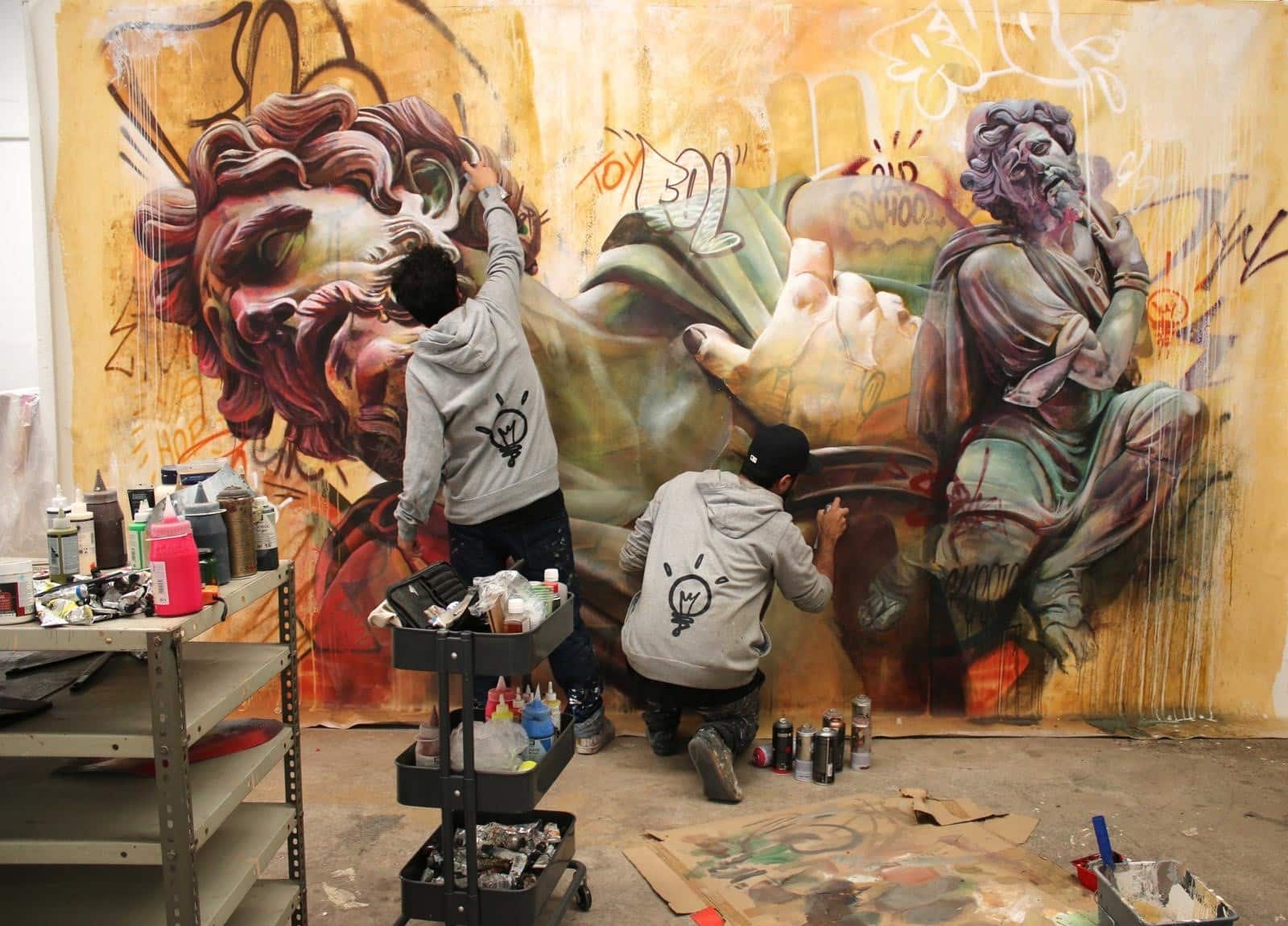 What do street artists create their works. Живопись на стенах. Современное искусство картины. Современное искусство на стене.