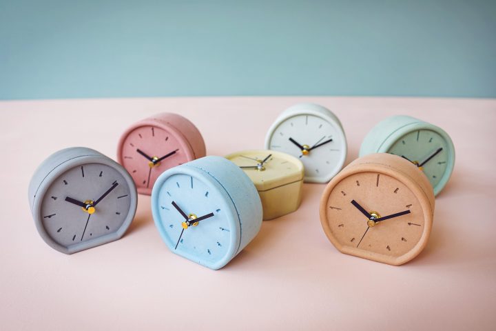 אורי ארואסטי, שעון, שעונים צבעוניים