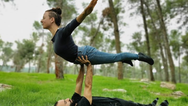 מיי קאהן, סטודיו קאהן, אקרו יוגה