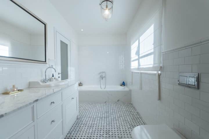 עיצוב אמבטיה, עיצוב לבן, עיצוב חדר אמבט
