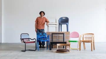 חוצה תרבויות: פרויקט כיסאות מסביב לגלובוס