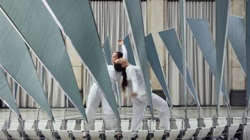 "מרחב שזז יחד איתך": נסיה אינגלסיס על יצירת חוויה חומרית־אנושית